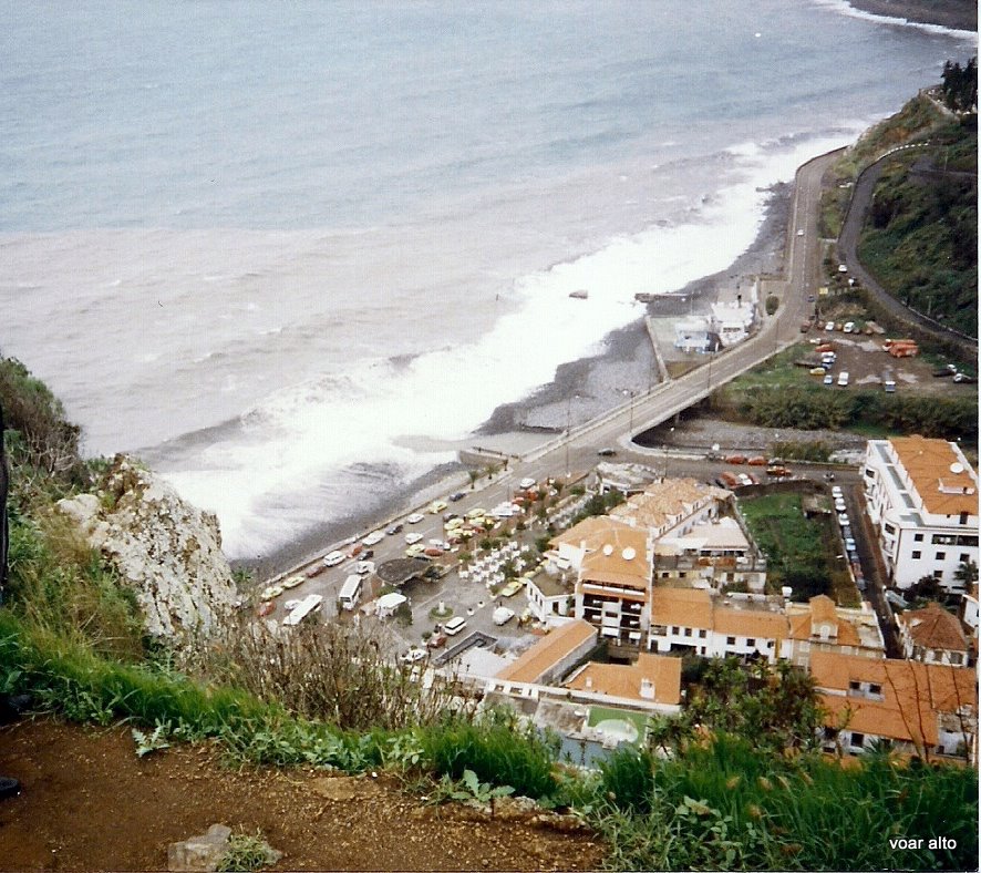 Madeira, vista da marginal 1998 (High view) by Voar Alto