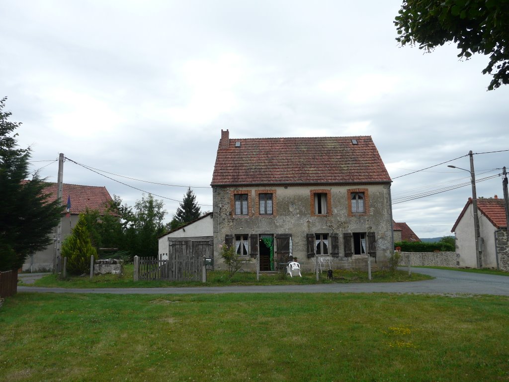 Maison chez l'église de Rimondeix, département Creuse, France by David Jimmink