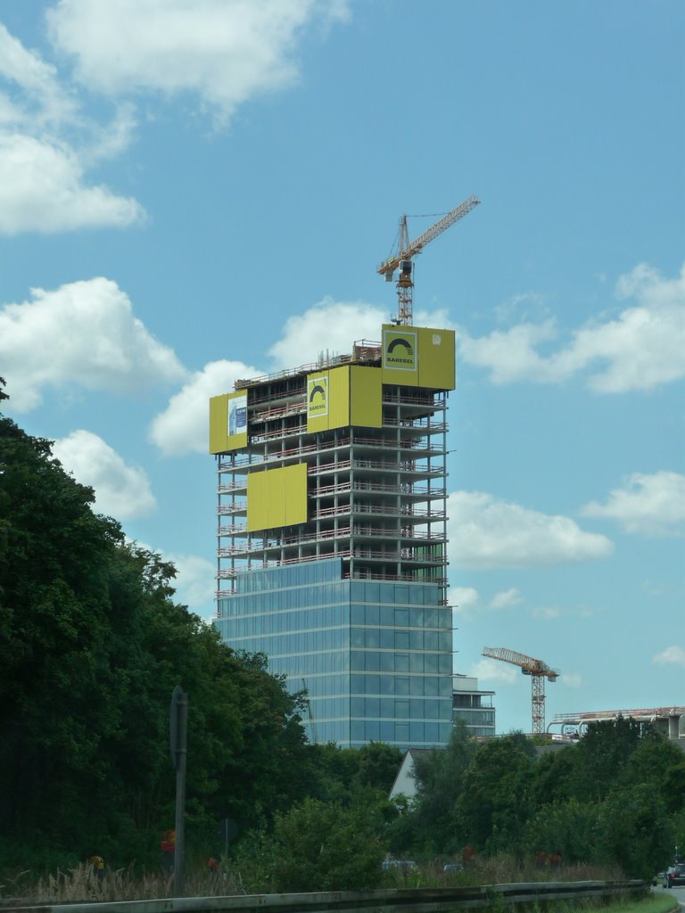 Skyline Tower in München by OnHRAM