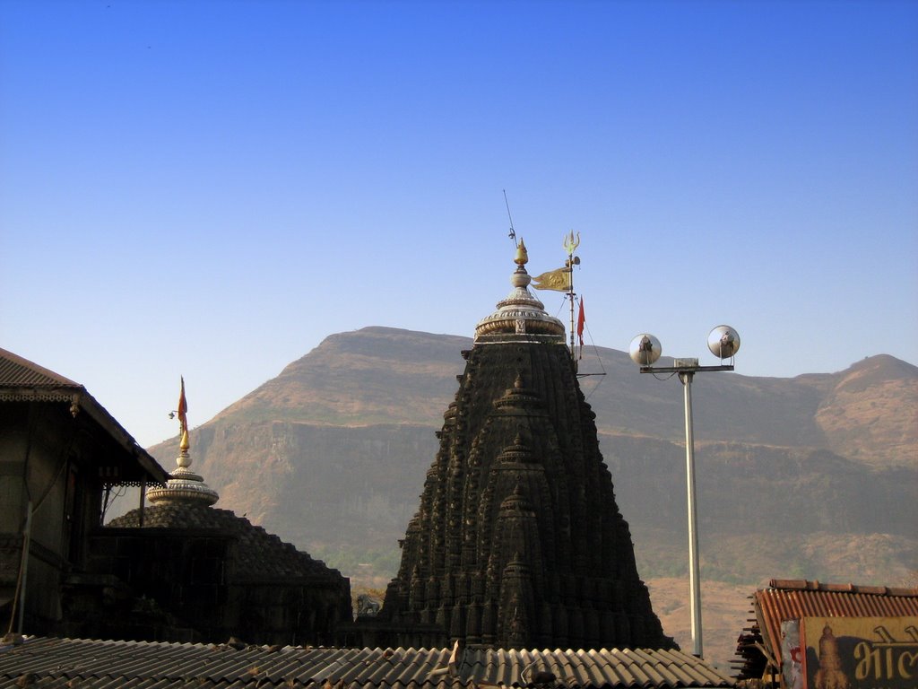 Triyambkeshwar Temple's Shikhar, Nasik by Hemant Shesh