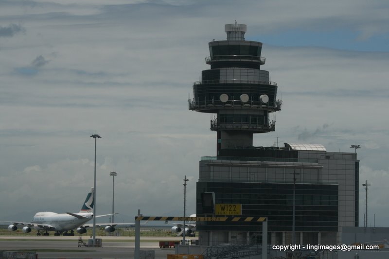 Hong Kong International Airport by Andrew Ling