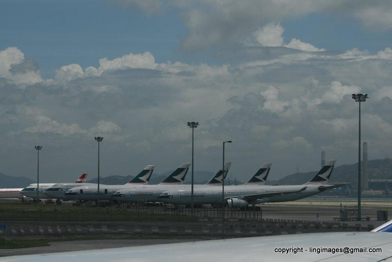 Hong Kong International Airport by Andrew Ling