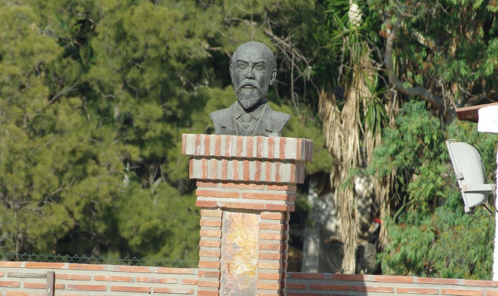 BUSTO EN BENAMOCARRA OBRA DE JOSE CASAMAYOR by sealga