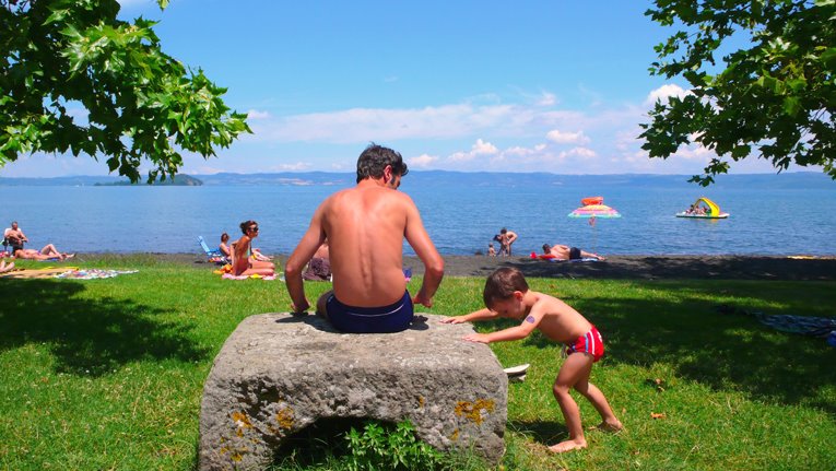 Italia : Lago di Bolsena by charles pascarel