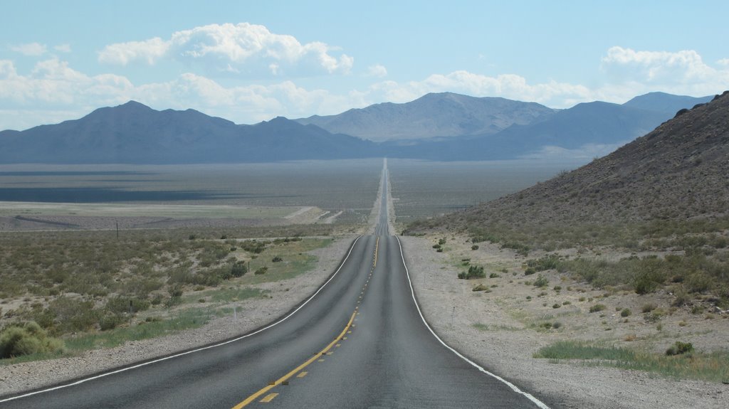 Death Valley, CA by faibishim