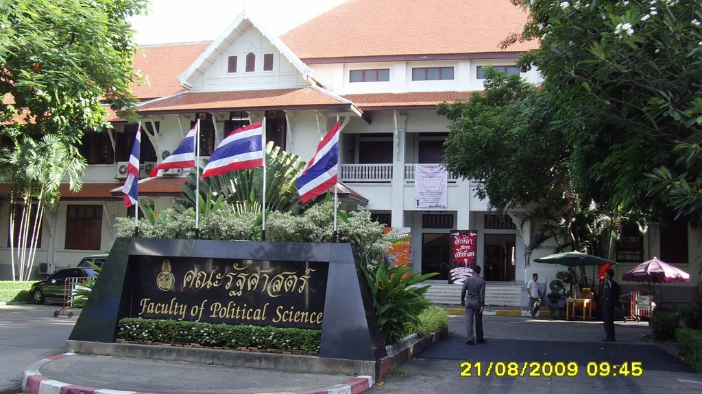 Faculty of Political Science, Chulalongkorn University คณะรัฐศาสตร์ จุฬาลงกรณ์มหาวิทยาลัย by Sarayut