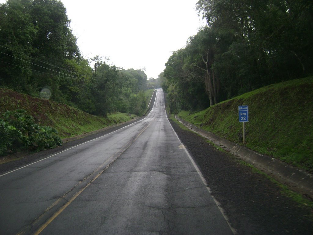 BR 469, a caminho das cataratas do Iguaçu by Ro Fort