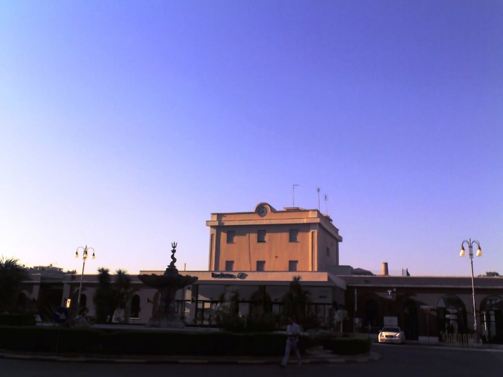 Barletta, stazione di mattina by Fabbiuzzo