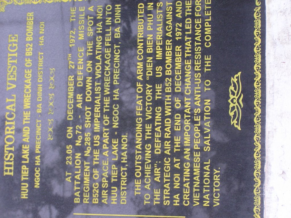 Ha Noi / Hoang Hoa Tham / They here remember Soviet soldier. American fighter they hate./ Советского солдата здесь помнят. Американского боевика ненавидят. / March 2007 by Eugeniy Tsarkov