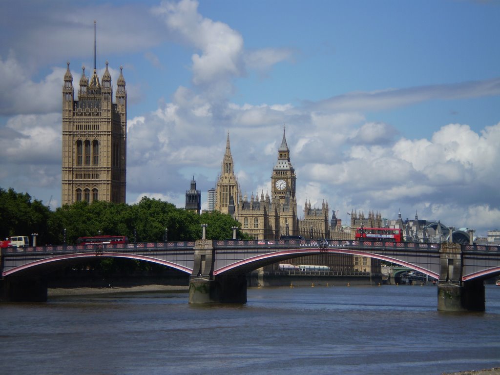 London - parliament by Sbabuz