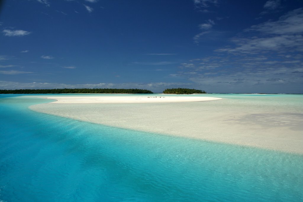 Aitutaki beautiful lagoon by jerome lapaquette