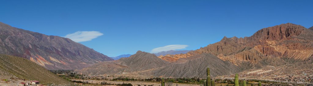 Vista desde el Pukará de Tilcara by Javier Kambrosis