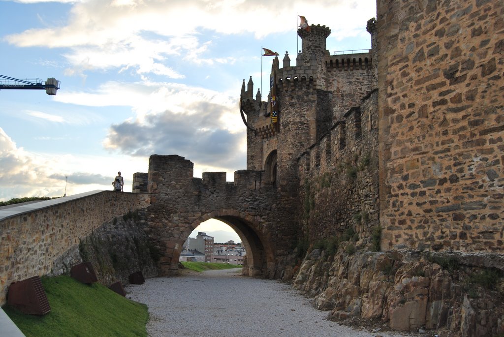 Puente de acceso al Castillo by Rosaflor