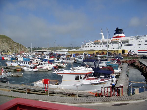 Cap-aux-Meules harbour by w1qa