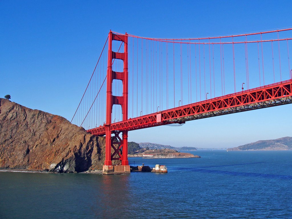 Golden Gate Bridge. by Ricardo Paramo