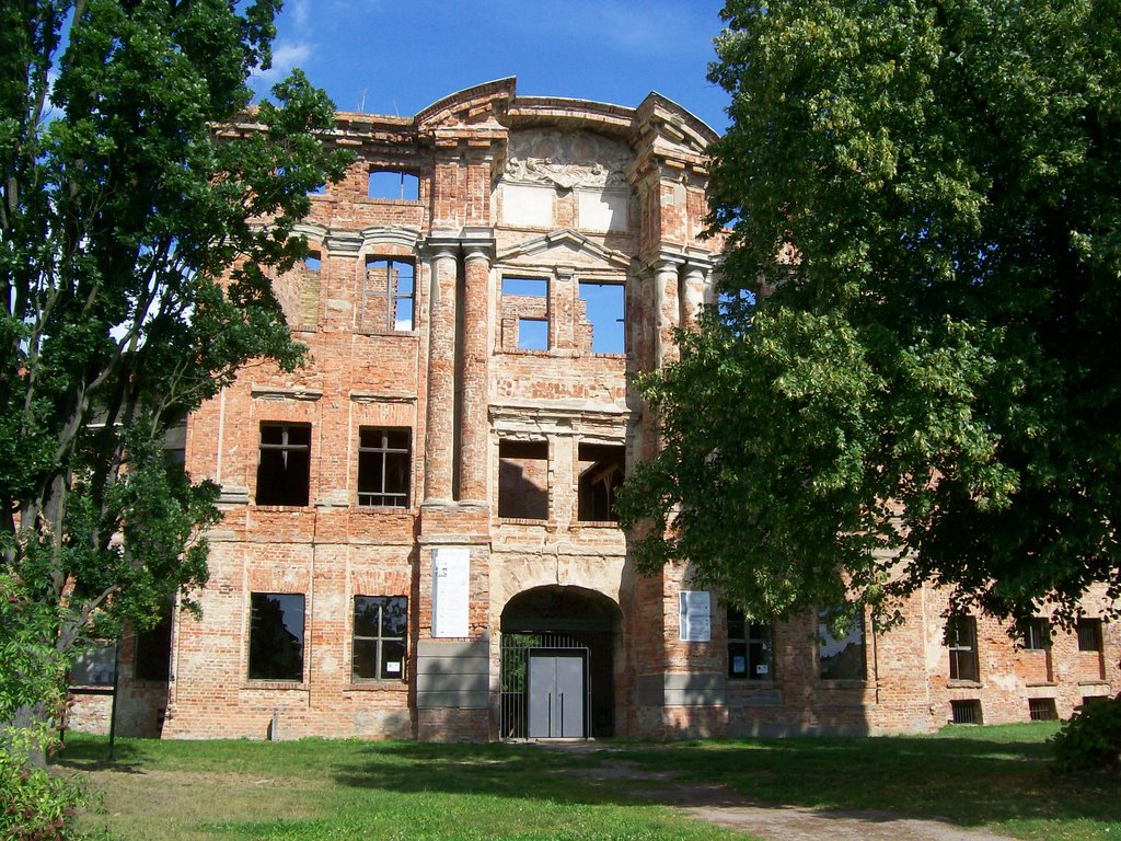 Germany_Brandenburg Country_Lausitz_Dahme-Mark_ruin of the baroque palace_100_4117.JPG by George Charleston