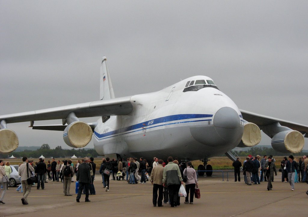 Big one - Antonov An-124 by Дмитрий Валтонен