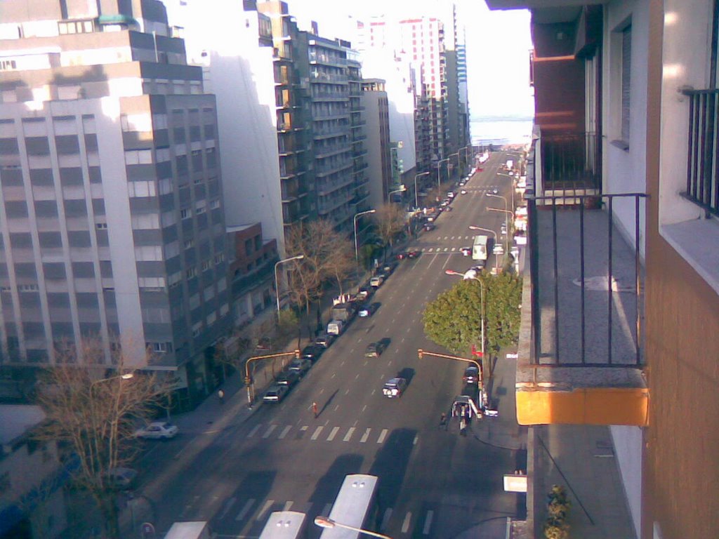 Avenida Luro desde un piso 9 by Roberto Omar Murguet