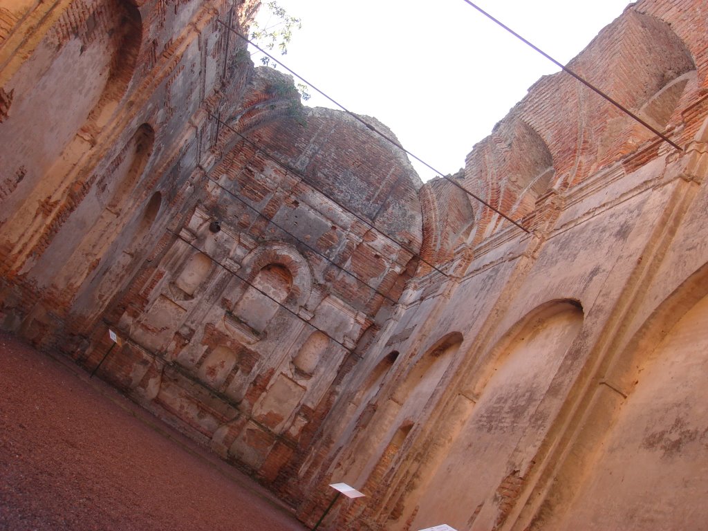 Templo en Ruinas by Mario Quilmes