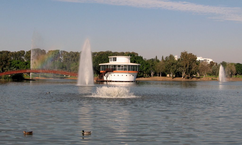 Ramat Gan Park Pond 2008 by emkaplin