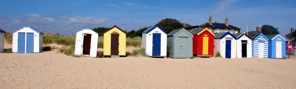 Beach huts by 44008