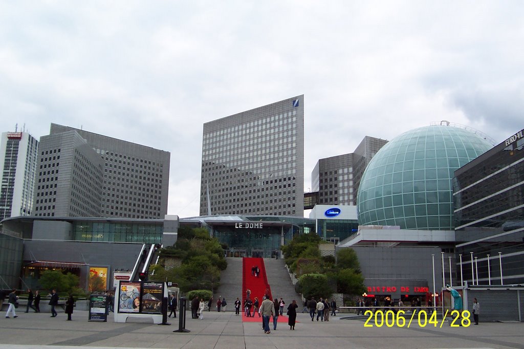 La Defense - Le Dome by radulya