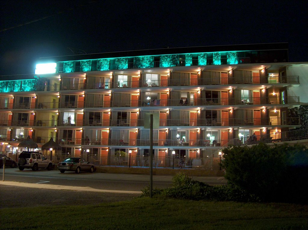 Waikiki motel (by night) - Wildwood Crest by ypoitras