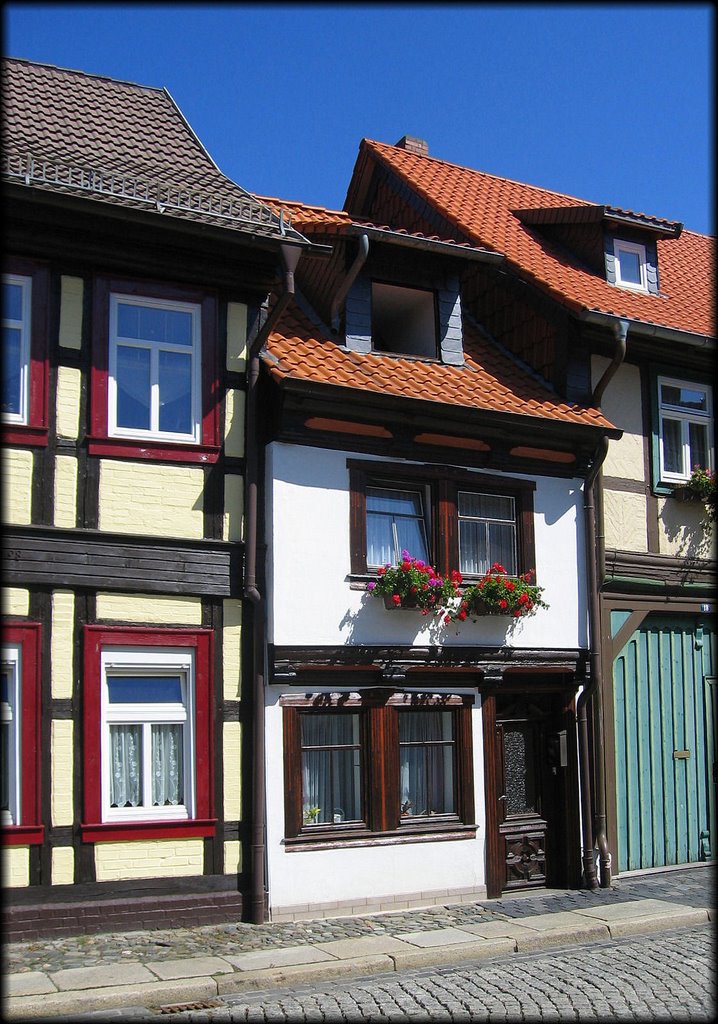 _Haeuschen Fensterbreite_ - Wernigerode - 240809 by karovien