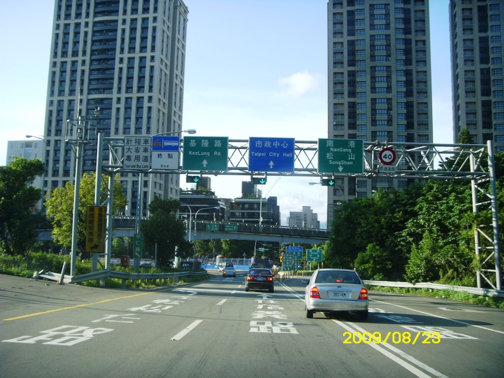 台北交流道信義快速道路起點 by 倪建中@Gmail