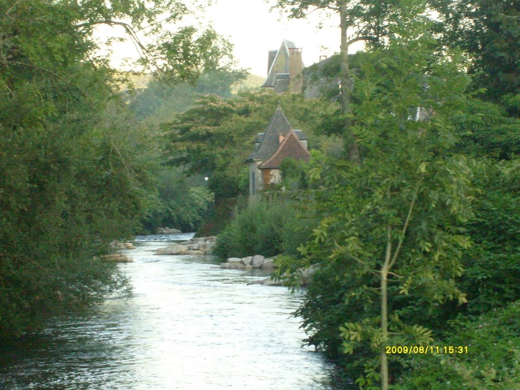 19120 Beaulieu-sur-Dordogne, France by petitemicrobe