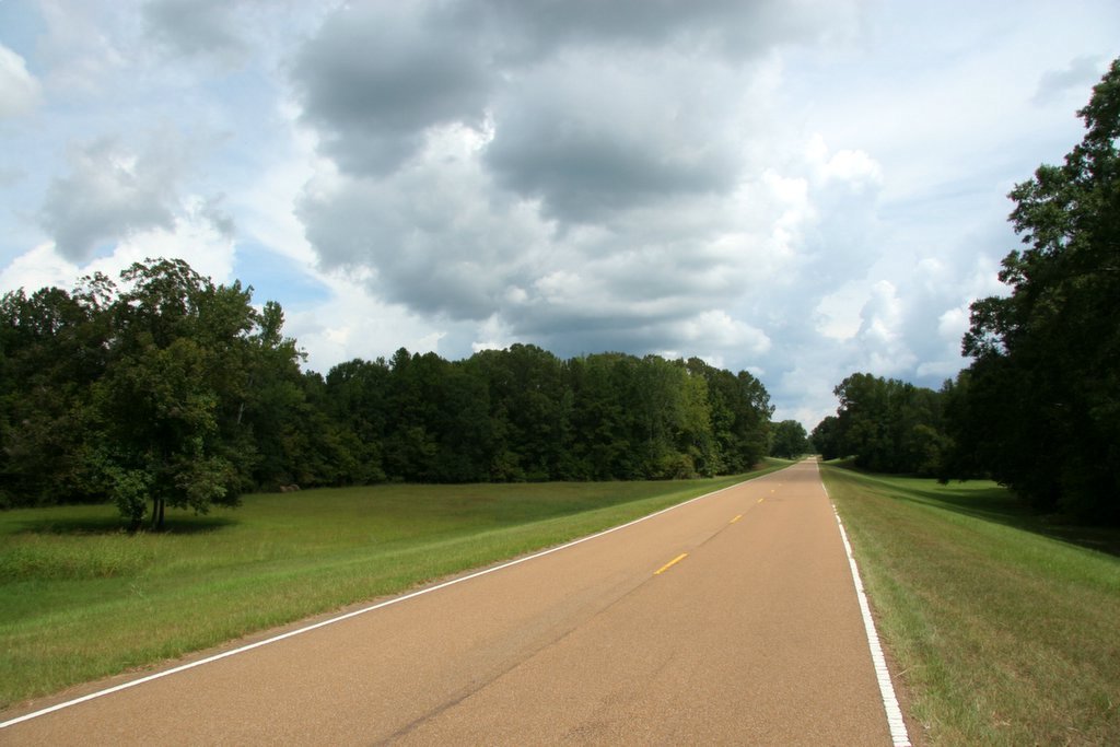 Natchez Trace Parkway, northeast of Natchez, Mississippi by http://timtraveler.com