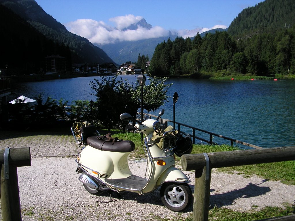 In VESPA da Vicenza Lago di Alleghe by lorenzo-72