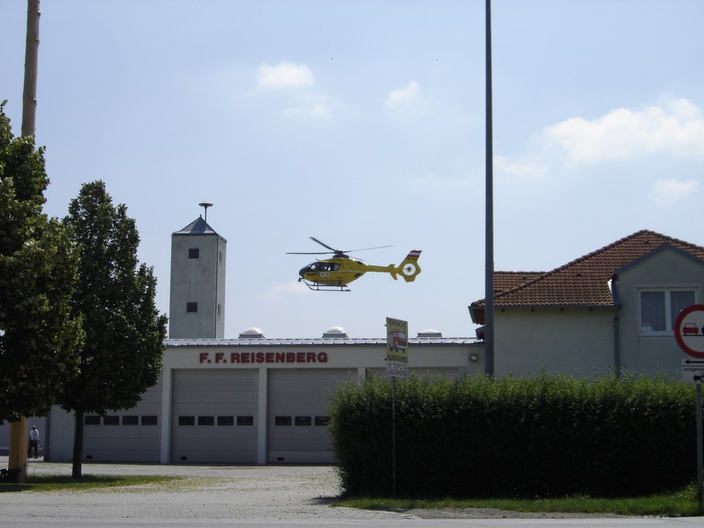 Feuerwehrhaus Reisenberg mit Notarzthubschrauber C9 by wrrbg