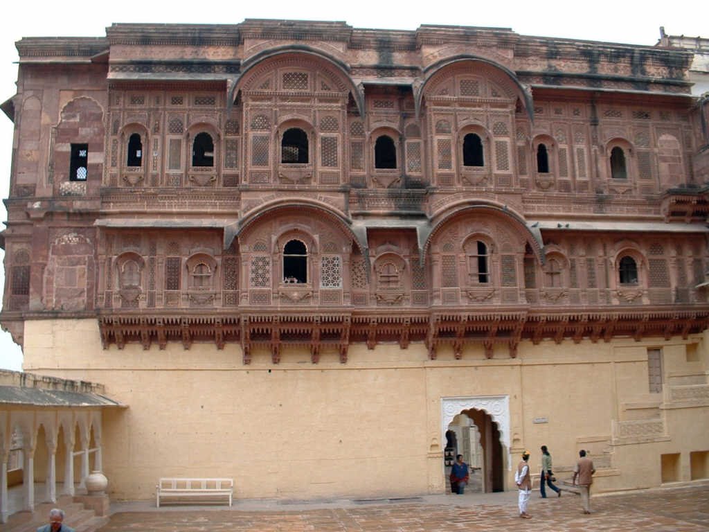 Inde, un des palais en grès rouge dans la forteresse de Jodhpur by Roger-11