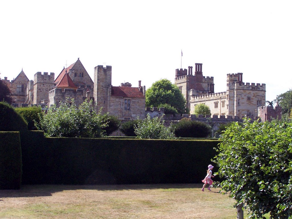 Penshurst Place by tonywatson