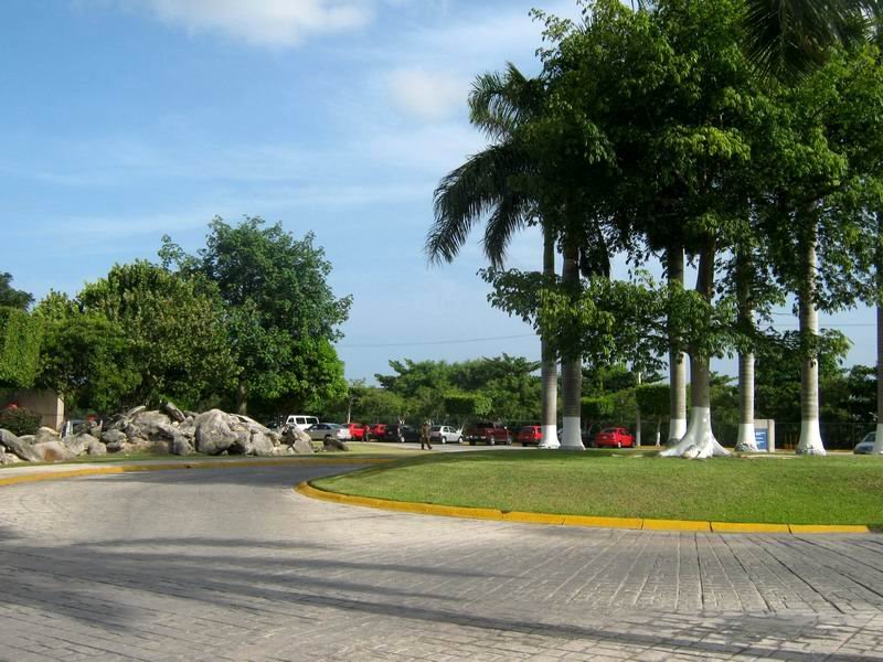 Universidad La Salle Cancun by Leobardo