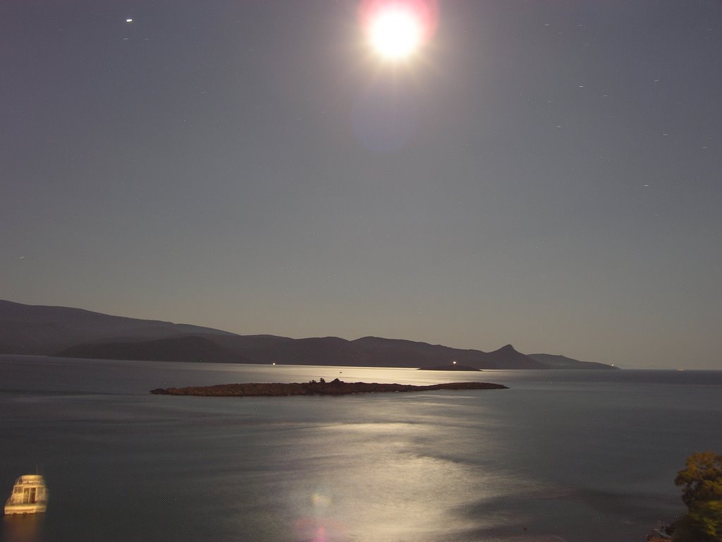 Samos - Full moon in Psili Amos by amrg