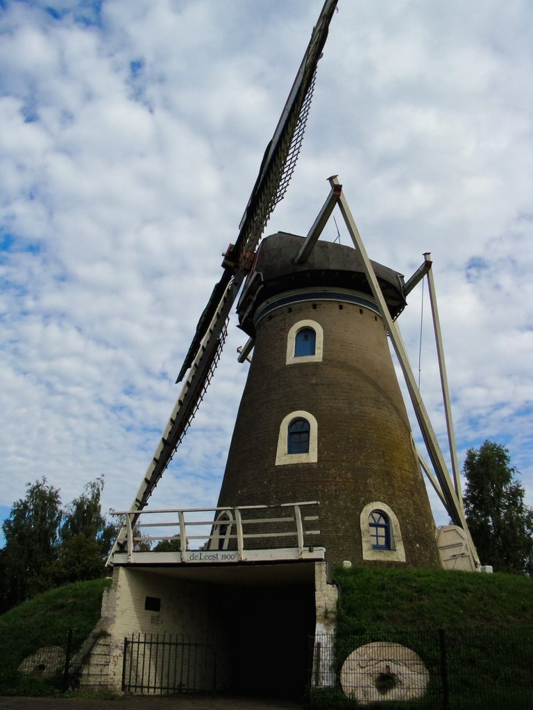 Korenmolen De Leest (1899), Lieshout by mzw a.k.a. uaf