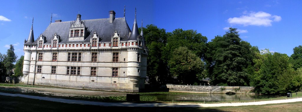 Château d'Azay-le-rideau by Nicolas Milot