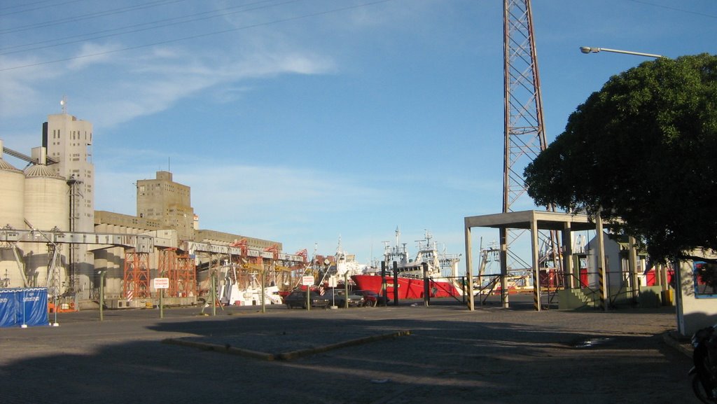 Puerto Cerealero de Quequén-Necochea by Daniel4chio