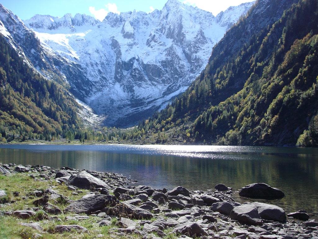 Grigioni - Riflessi sul lago di Cama by ventofreddo