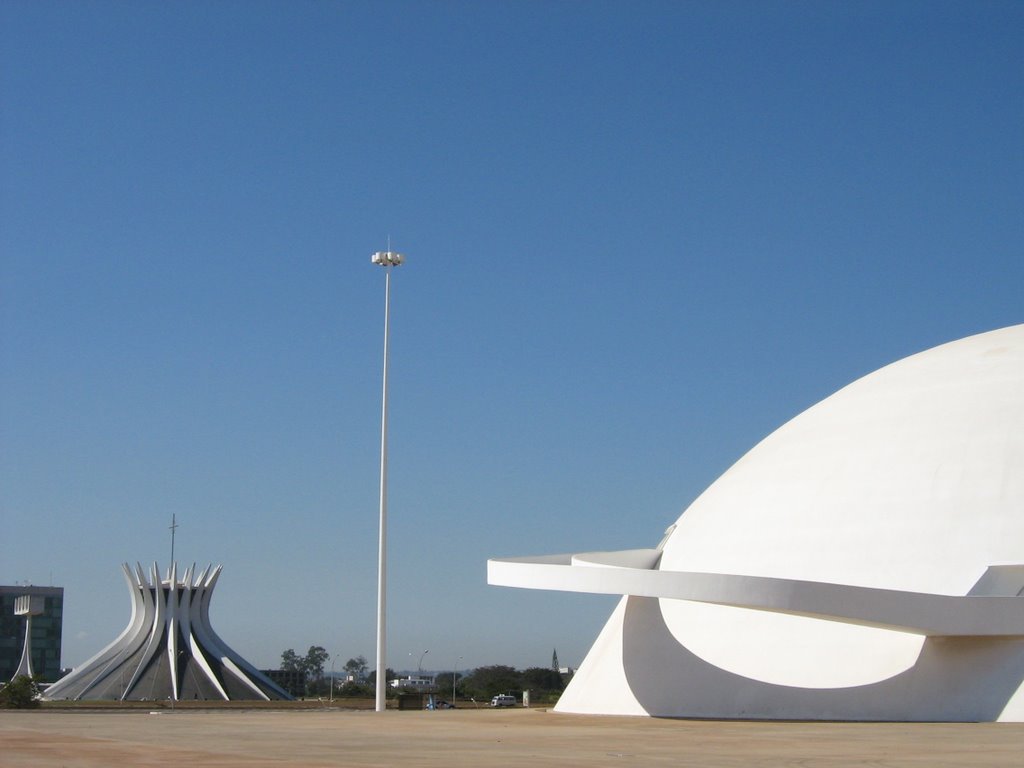 Catedral e Museu Nacional by ibira