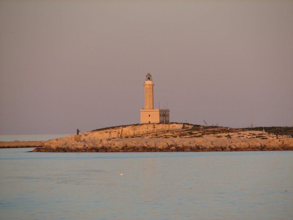 Faro di Vieste (Puglia) by Carlo Venturi