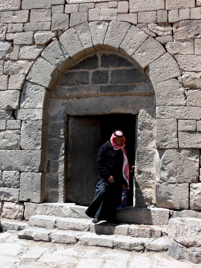 QASR AL AZRAQ. Castillos del Desierto (Jordania). 2009. 05. Puerta de basalto. by Carlos Sieiro del Ni…