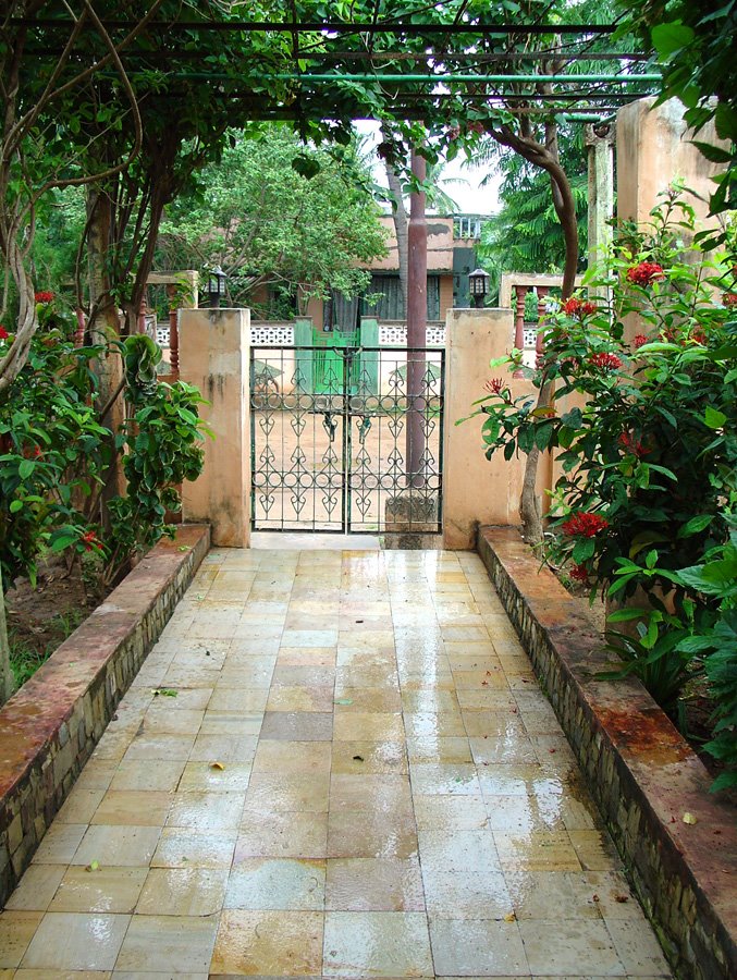 Entry of a home (Frenchpeta, Machilipatnam) by RaviGa