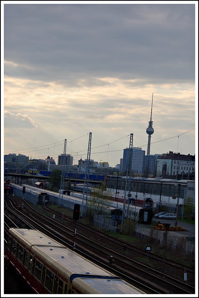 Blick von der Modersonbrücke in Richtung Mitte by mr-photograpy