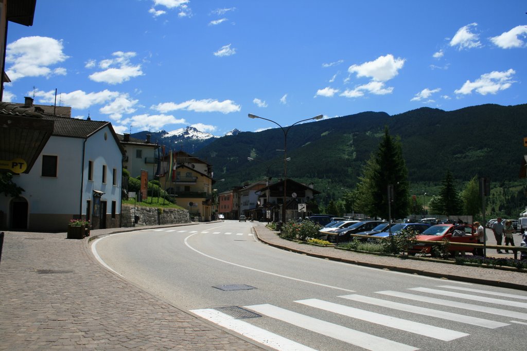 La Piazza di Tesero by Onide Moretti