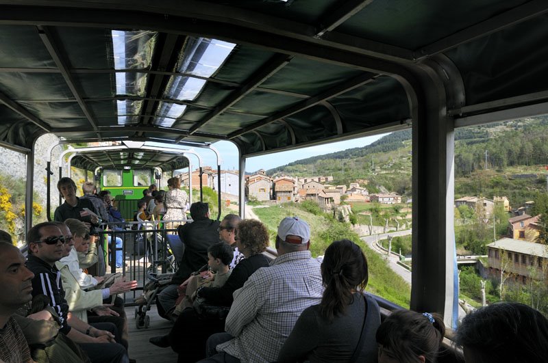 Berguedá (district): Touristic train (Tren del Ciment) between La Pobla de Lillet and the Portland cement factory "Clot del Moro" in Castellar de n'Hug by www.iberimage.com