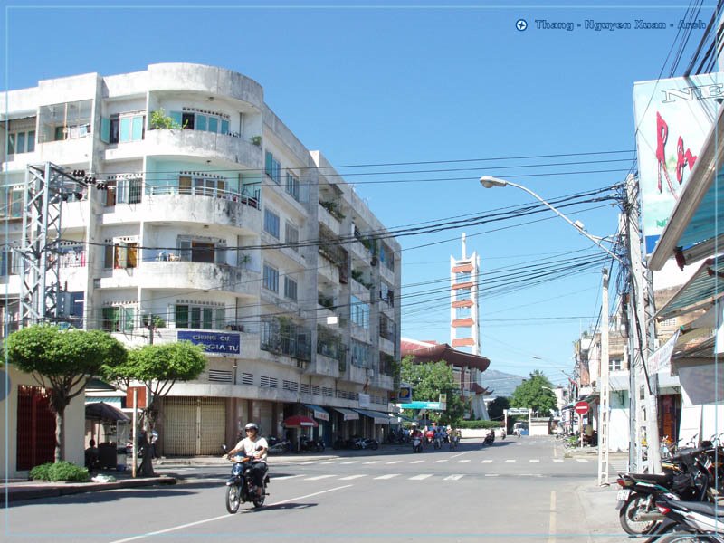 Ngã tư - Ngô Gia Tự / Nguyễn Hữu Huân - Crossroads by Vietnam - Spratlys