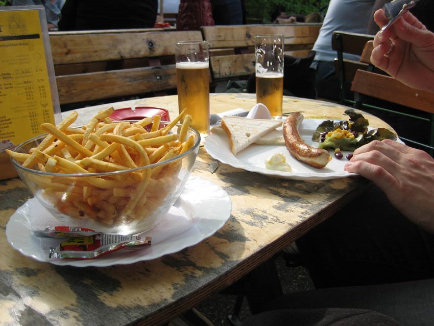 Lecker Essen im Volksgarten by hema74